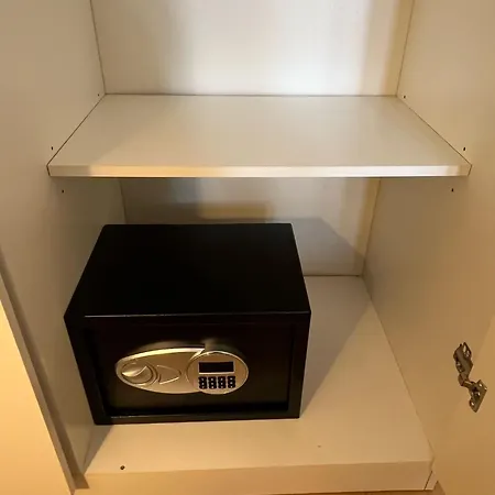 Alfredo, Con Piscina, Terraza Y Jardin Privado